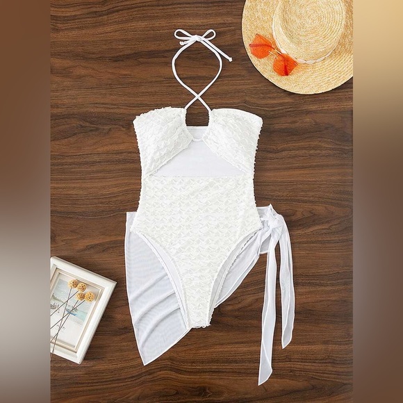 1 piece swimsuit with cutout and sarong - Picture 3 of 6